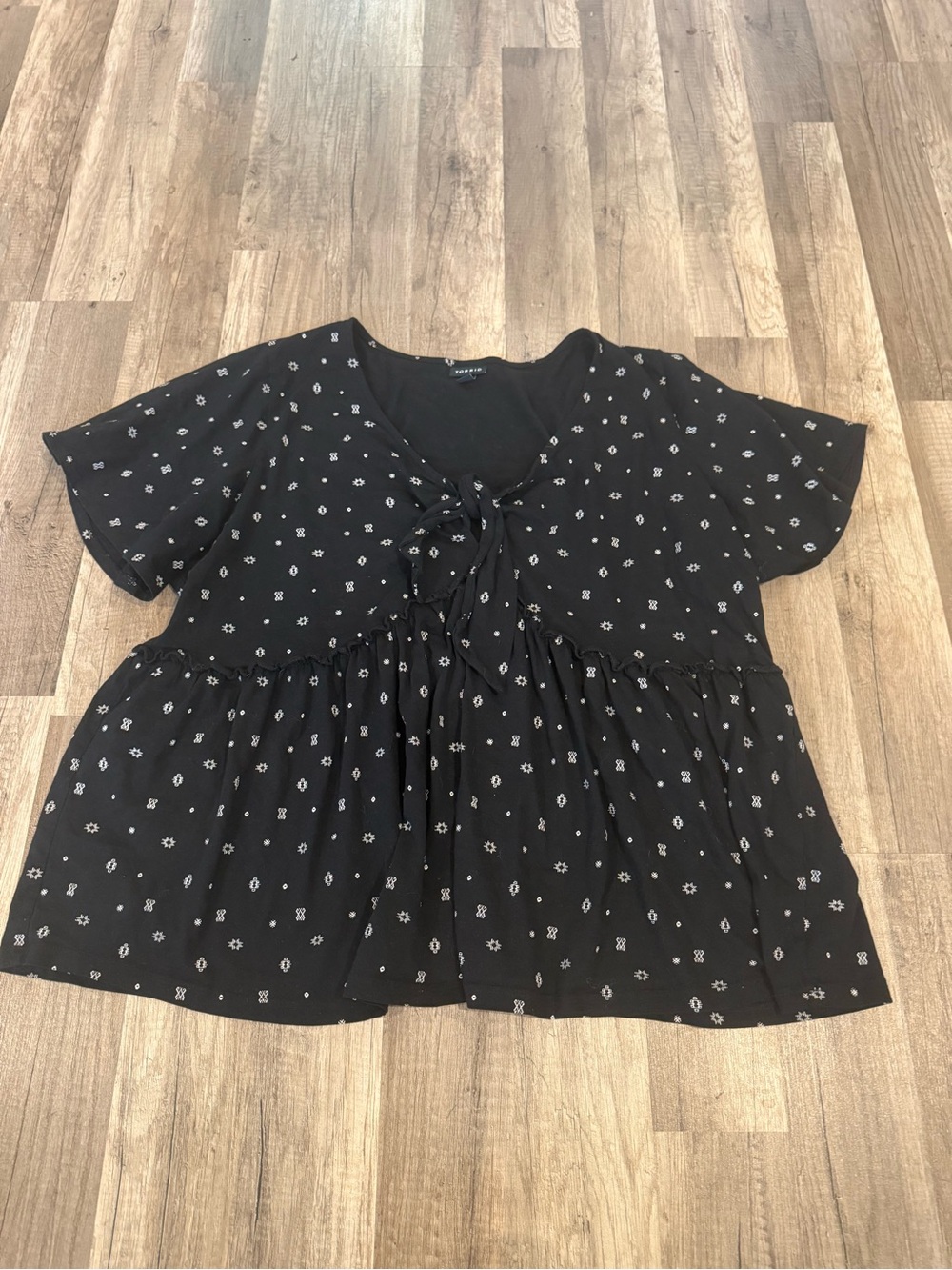 torrid Black Short-Sleeve Peplum Tie-Front Top with White Floral Print